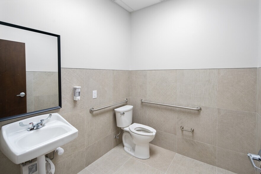 More Photos Of 8195 Custer Rd, Frisco Office For Sale