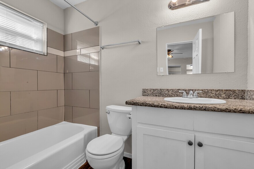 More Photos Of 4706 Yellowstone Blvd, Houston Apartments For Sale