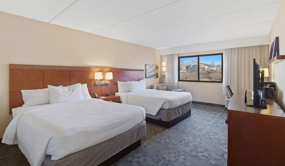 More Photos Of 7676 East State St, Rockford Hotel For Sale