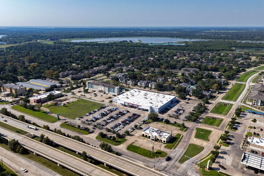More Photos Of 604 Highway 332, Lake Jackson Office For Sale