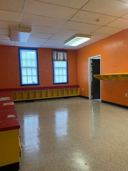 More Photos Of 429 Tattnall St, Savannah Daycare Center For Sale