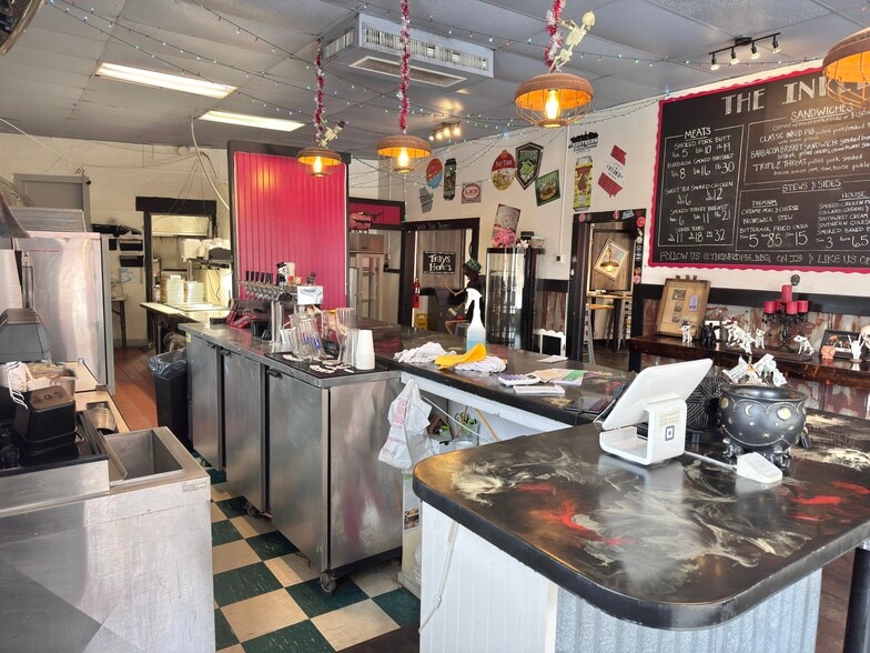 More Photos Of 893 Main St SW, Gainesville Storefront For Lease