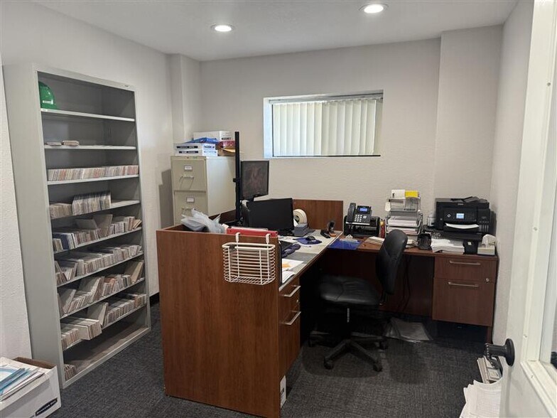 More Photos Of 6805 33rd St E, Sarasota Warehouse For Sale