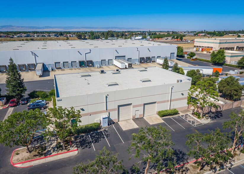 More Photos Of 1266 Dupont Ct, Manteca Warehouse For Sale