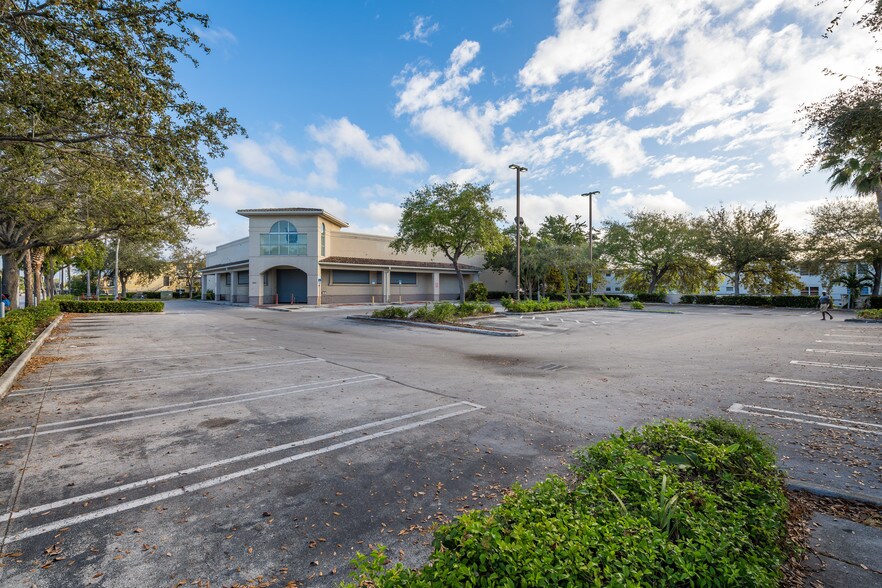 Primary Photo Of 14901 NE 6th Ave, North Miami Drugstore For Sale