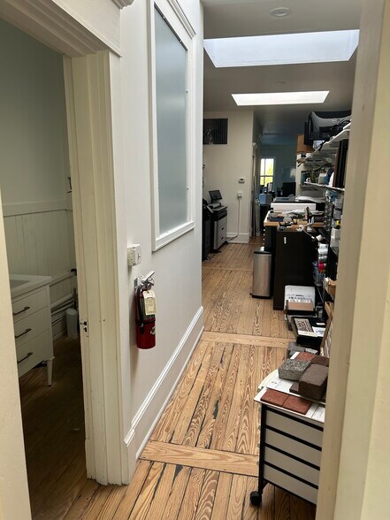 More Photos Of 302 King St, Charleston Storefront Retail Office For Lease