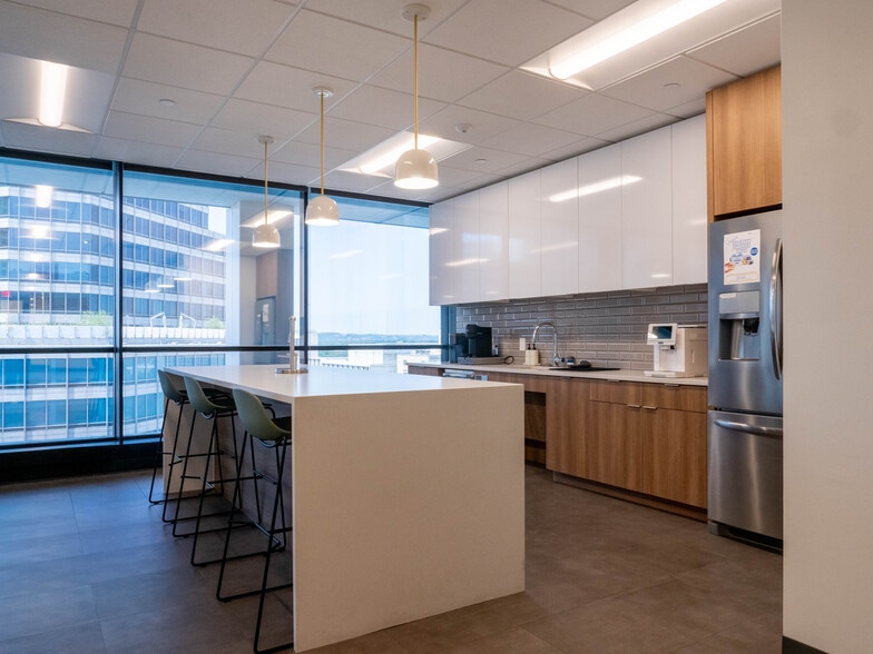 More Photos Of 823 Congress Ave, Austin Office For Lease