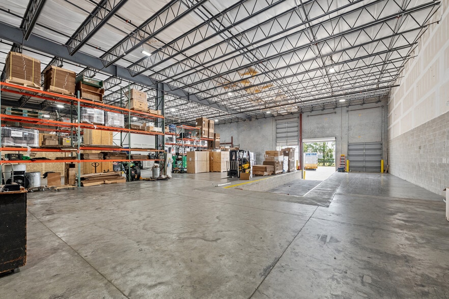 More Photos Of 445 SW 52nd Ave, Ocala Distribution For Lease
