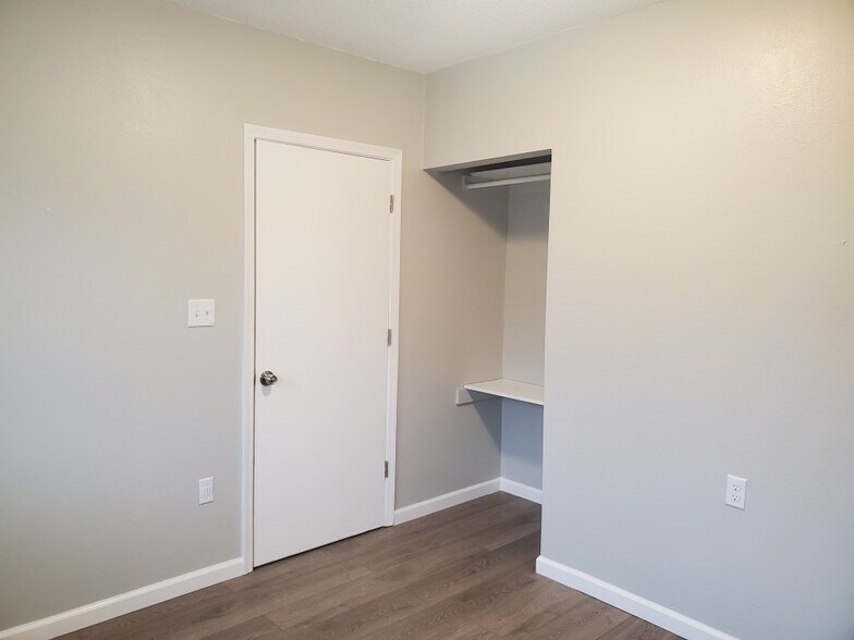 More Photos Of 600 E Mary St, Yates Center Apartments For Sale