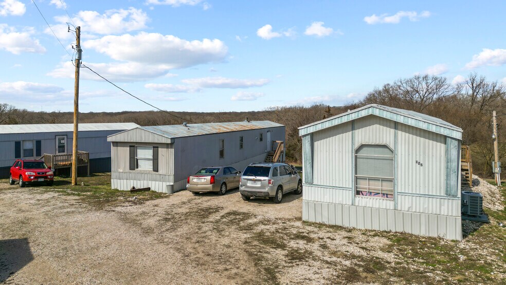 More Photos Of 210 Country Living Ln, Eldon Manufactured Housing Mobile Home Park For Sale