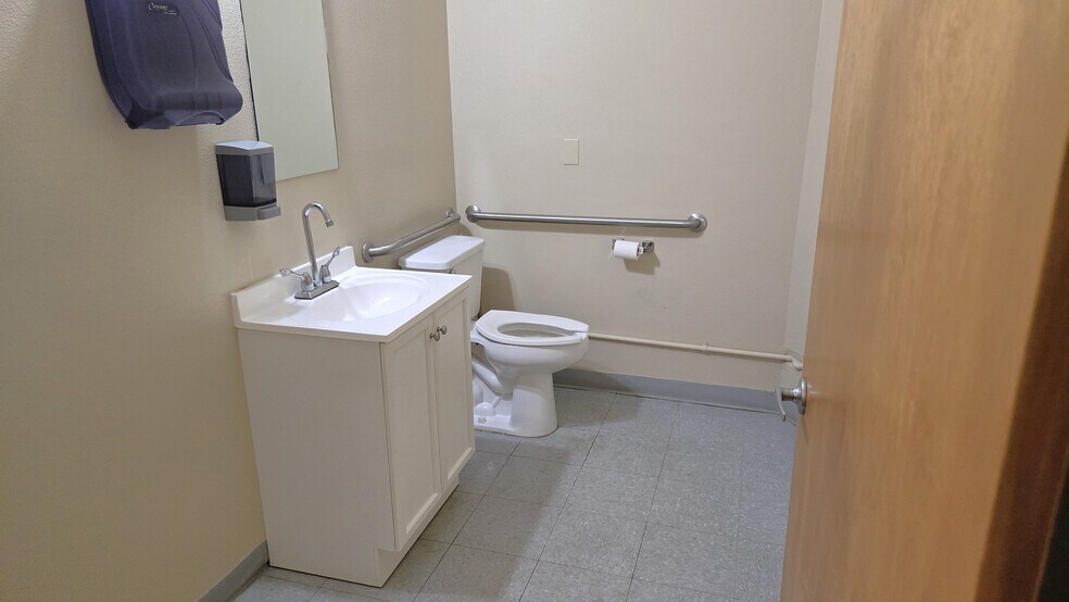 More Photos Of 37810 Medical Arts Ct, Zephyrhills Medical For Sale