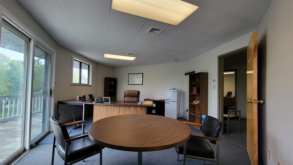 More Photos Of 1006 S Main St, Plantsville Office For Lease