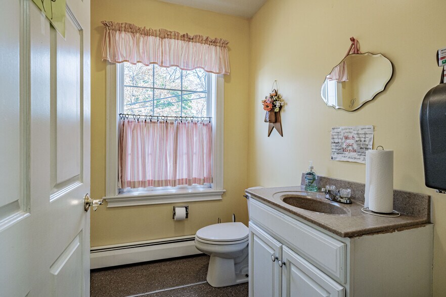 More Photos Of 257 South St, Biddeford Specialty For Sale