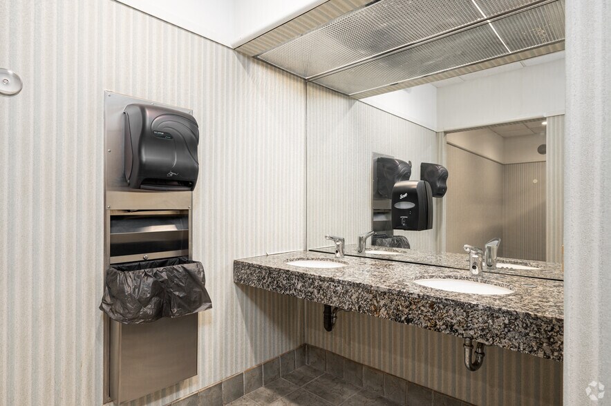 More Photos Of 7501 Boulder View Dr, North Chesterfield Unknown For Lease