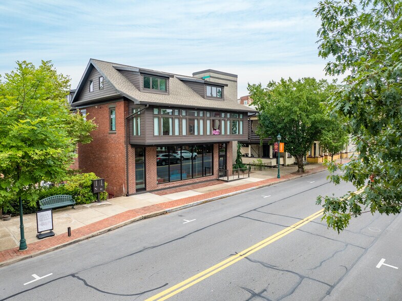 More Photos Of 111-113 N Market St, Selinsgrove Medical For Lease