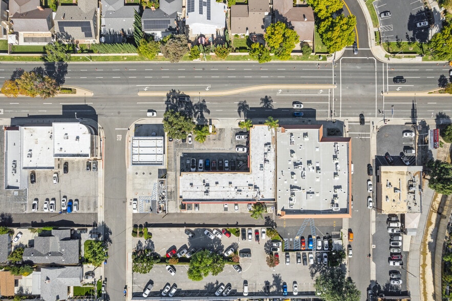 More Photos Of 23942-23945 Lyons Ave, Santa Clarita Storefront Retail Office For Lease