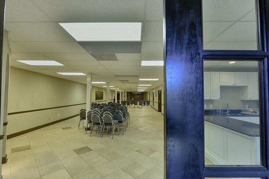More Photos Of 2601 Sandy Plains Rd, Marietta Office For Sale