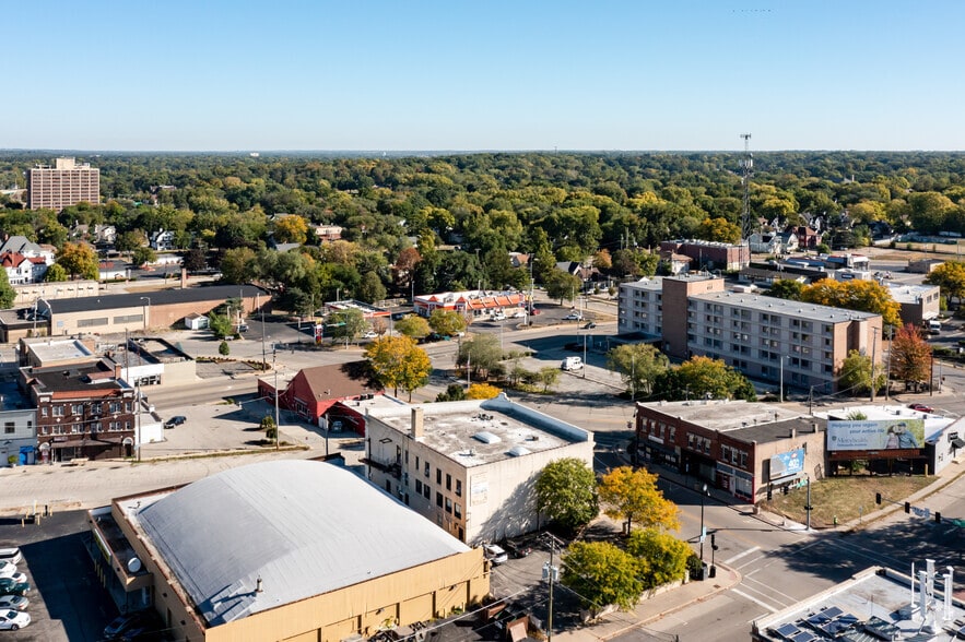 More Photos Of 115 7th St, Rockford Medical For Sale