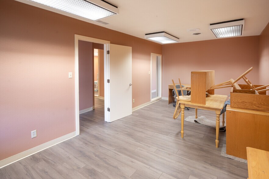 More Photos Of 1227 Bridge St, Yuba City Office For Sale