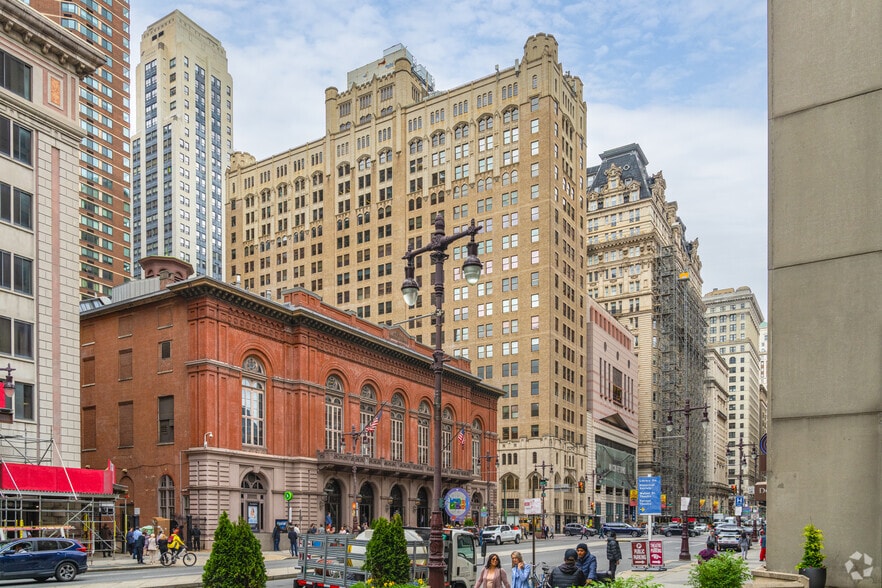 More Photos Of 230 S Broad St, Philadelphia Office For Lease