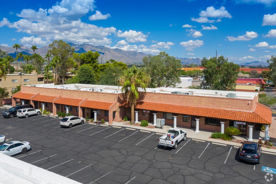 Primary Photo Of 460-470 W Roger Rd, Tucson Showroom For Lease