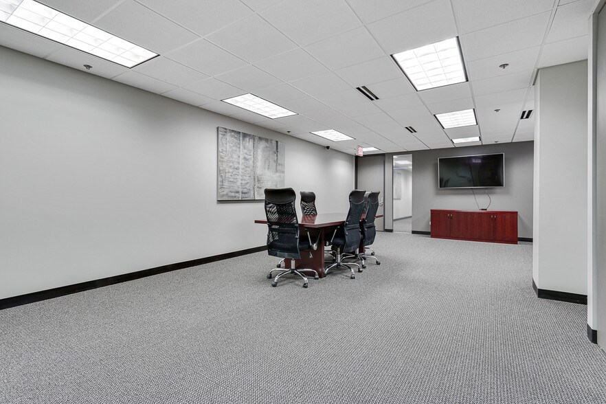 More Photos Of 1 S 450 Summit Ave, Oakbrook Terrace Office For Sale