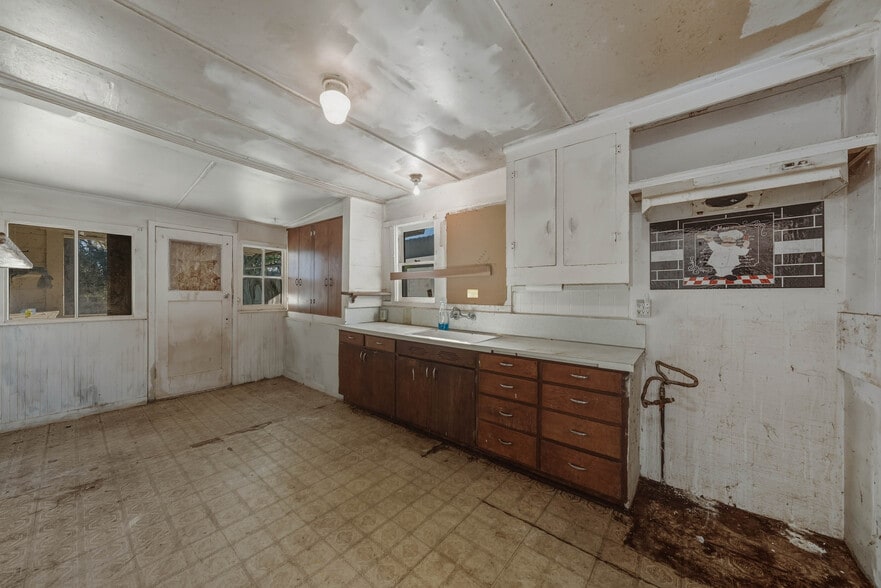 More Photos Of 3527 CA-20 Hwy, Upper Lake Flex For Sale