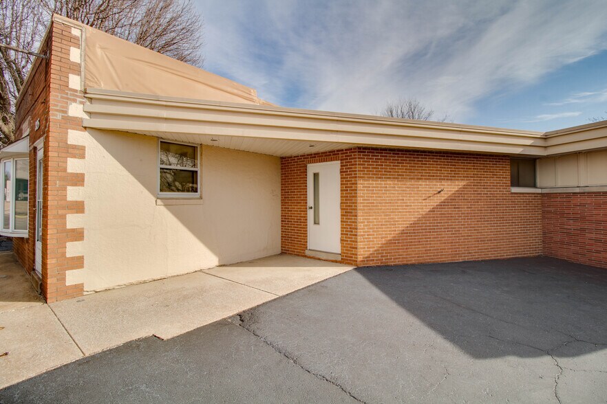 More Photos Of 344 St Louis ave, East Alton Office For Sale
