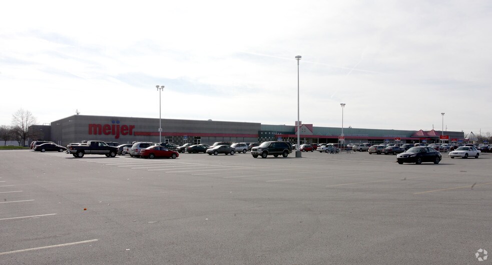 More Photos Of 11351 E Washington St, Indianapolis Supermarket For Lease