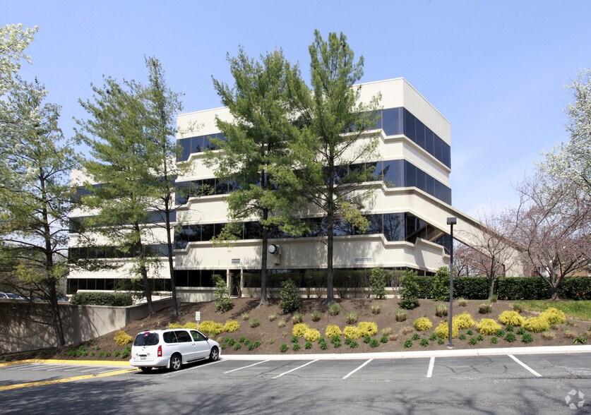More Photos Of 8618 Westwood Center Dr, Vienna Office For Sale