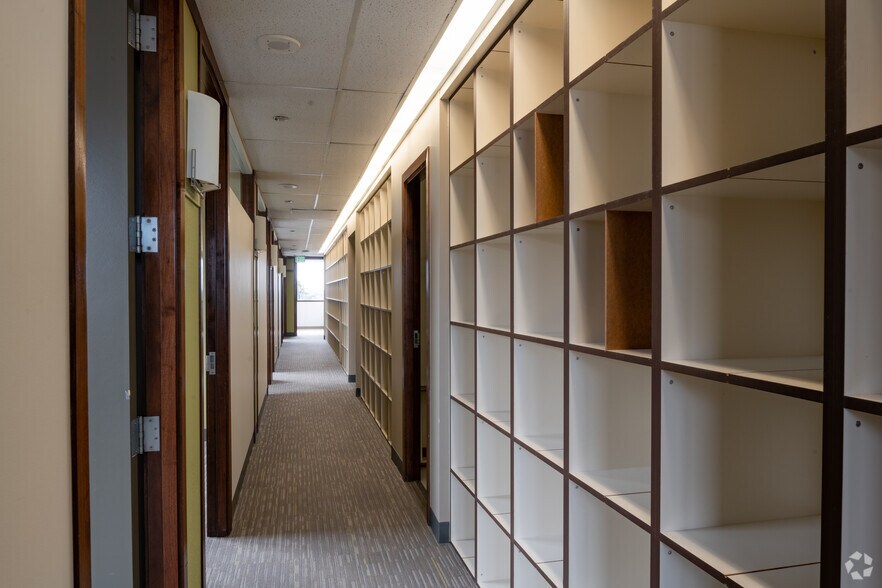 More Photos Of 550 17th Ave, Seattle Unknown For Lease