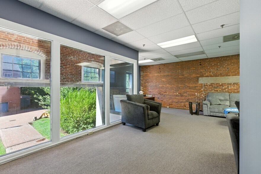 More Photos Of 5-7 Market Sq, Amesbury Loft Creative Space For Lease