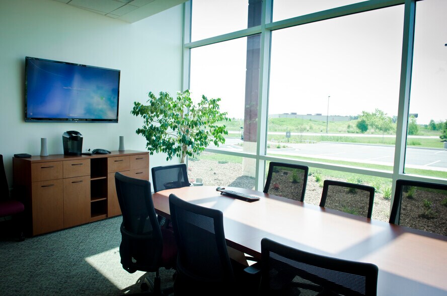 More Photos Of 9980 Georgia St, Crown Point Office For Lease