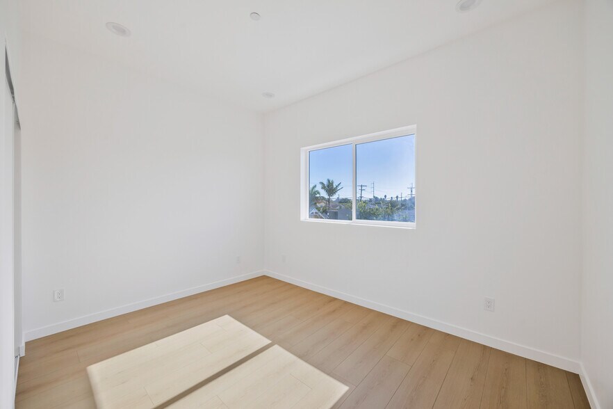 More Photos Of 10905 Dalerose Ave, Inglewood Multifamily For Sale