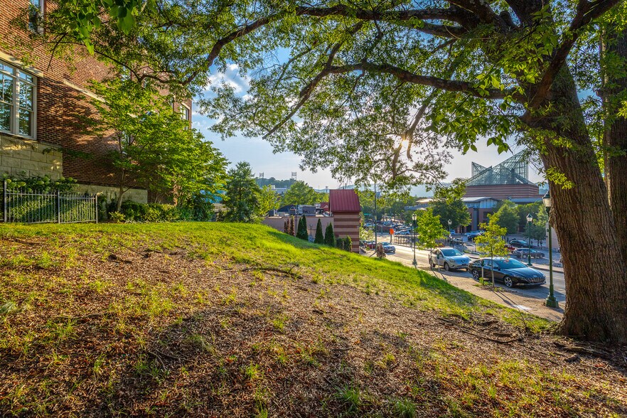 More Photos Of 200 Market St, Chattanooga Storefront For Sale