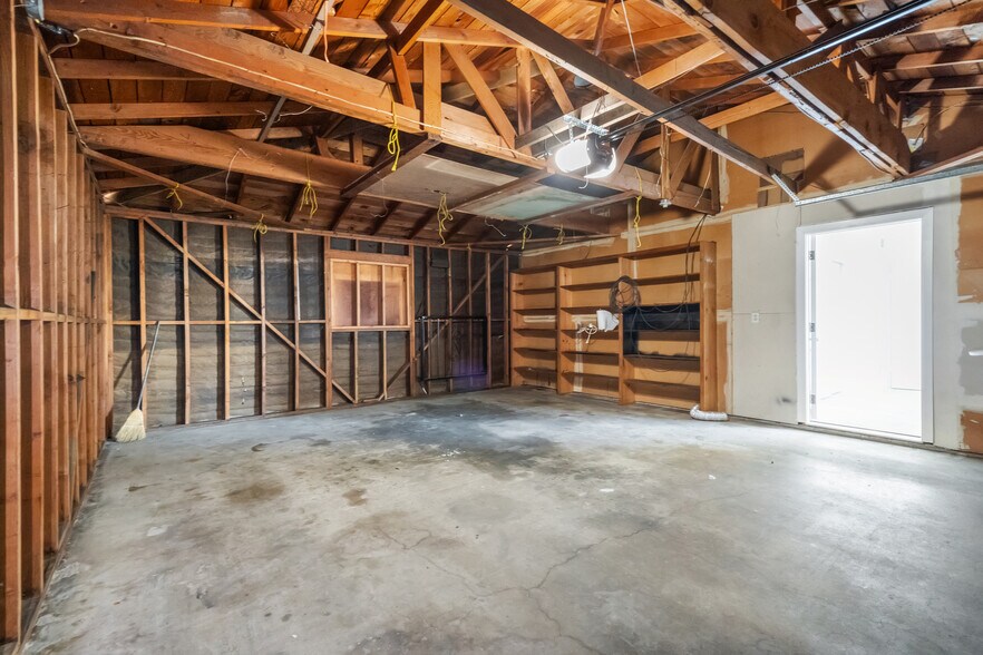 More Photos Of 4584 E Tulare Ave, Fresno Storefront Retail Residential For Sale