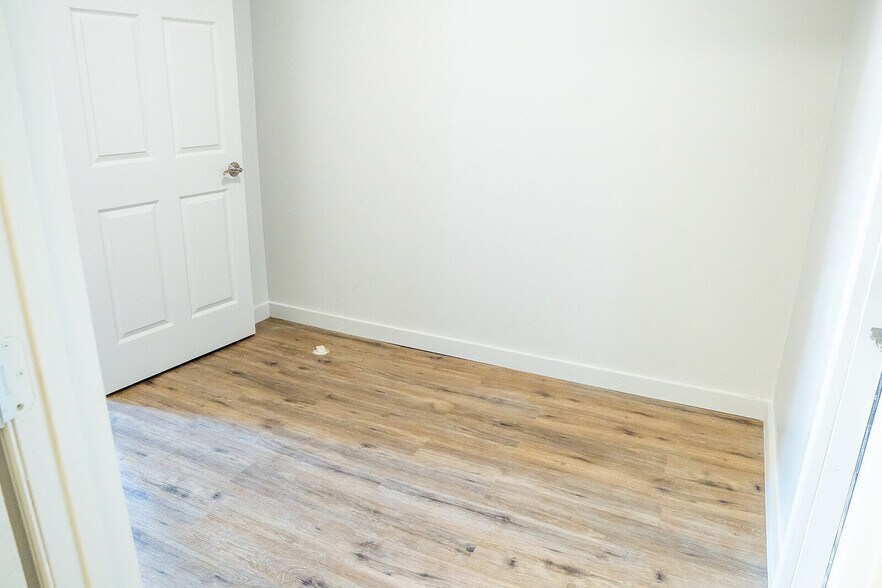 More Photos Of 1433 W Meeting St, Lancaster Self Storage For Lease