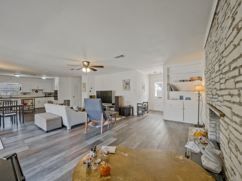 More Photos Of 2326 Hartford Rd, Austin Apartments For Sale