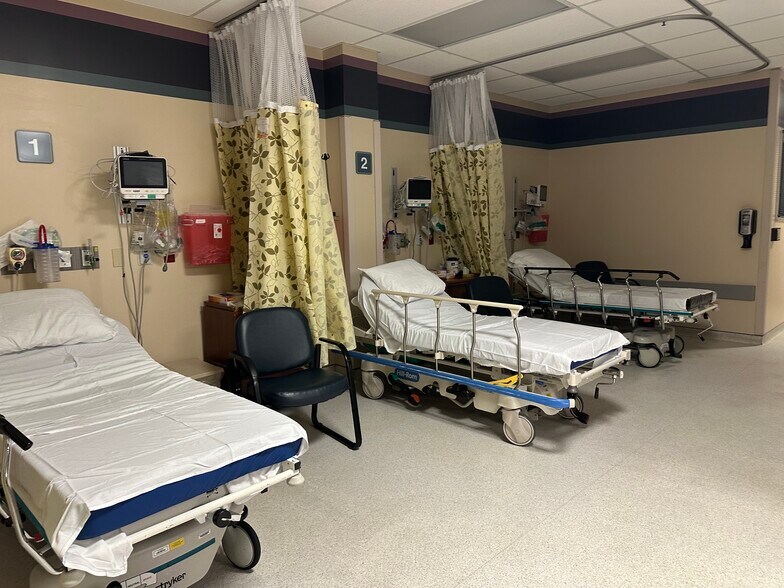 More Photos Of 1310 SE West Star Ave, Port Saint Lucie Hospital For Lease