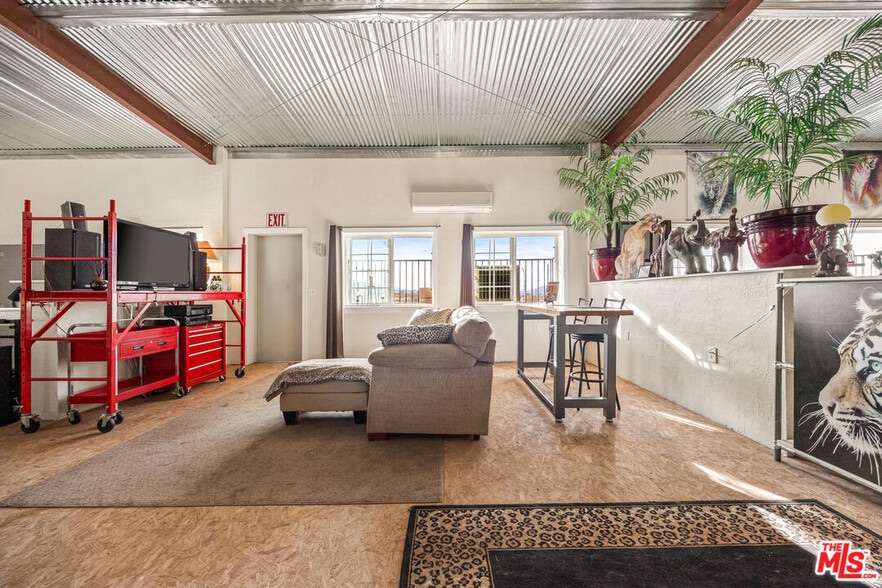 More Photos Of 9025 Camp Rock Rd, Lucerne Valley Veterinarian Kennel For Sale