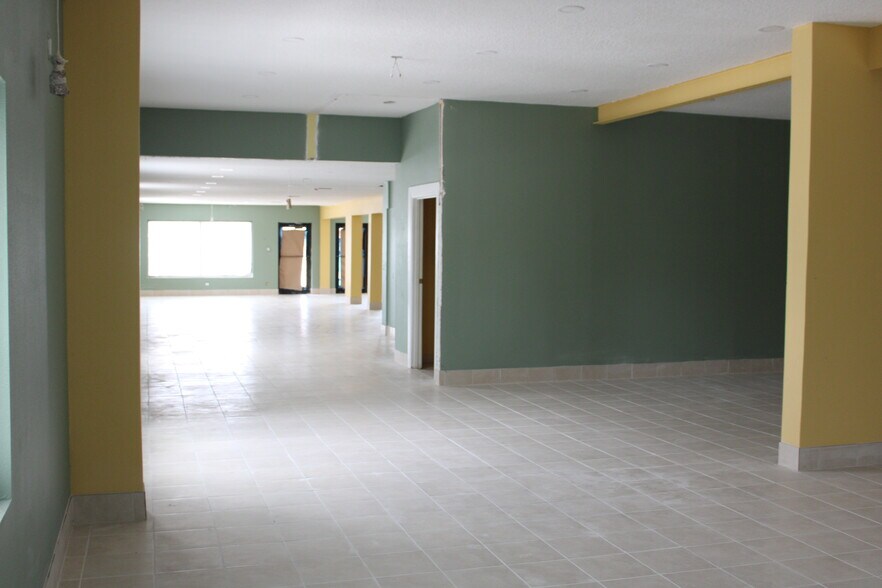 More Photos Of 2180 Hercules Ave, Clearwater Freestanding For Lease