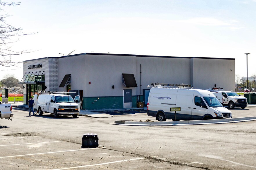 More Photos Of 5569 Crooks Rd, Troy General Retail For Sale