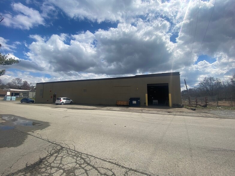 More Photos Of 595 Meadow Ave, Washington Warehouse For Lease