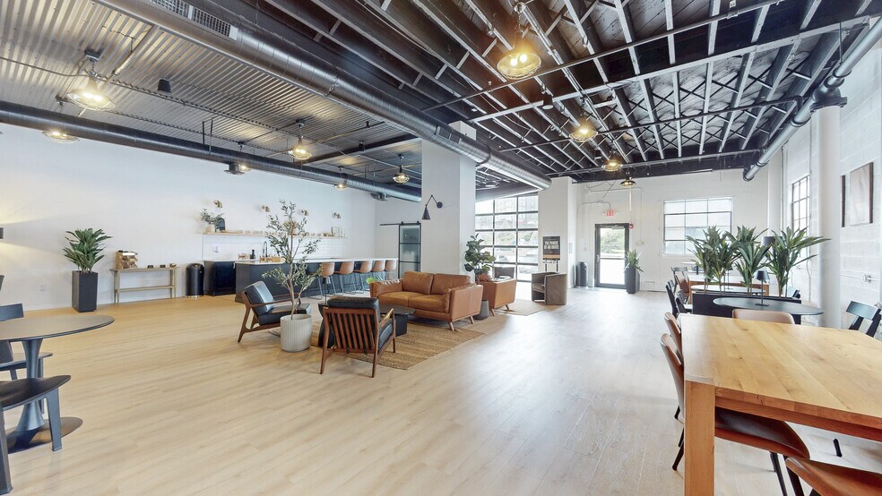 More Photos Of 2111 Center St, Cleveland Freestanding For Lease