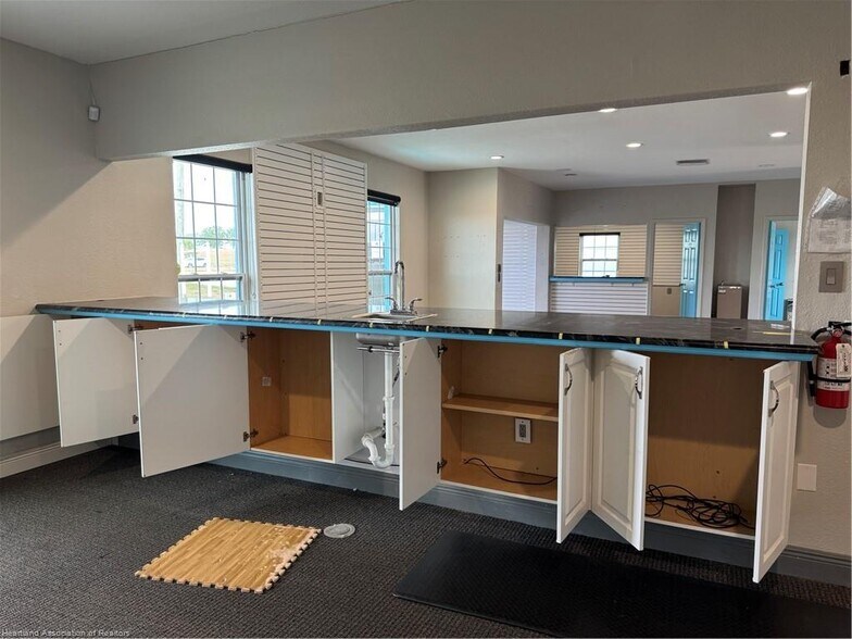 More Photos Of 1174 US 27 N, Lake Placid Freestanding For Sale