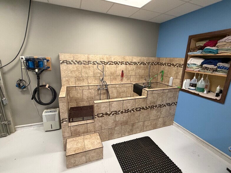 More Photos Of 911 W 1st St, Mcpherson Industrial For Sale