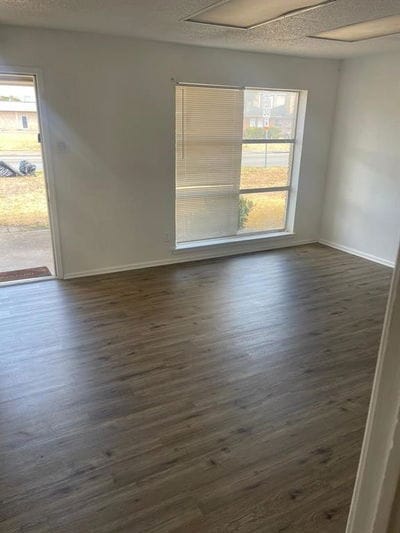 More Photos Of 737 Irby Ln, Irving Medical For Sale