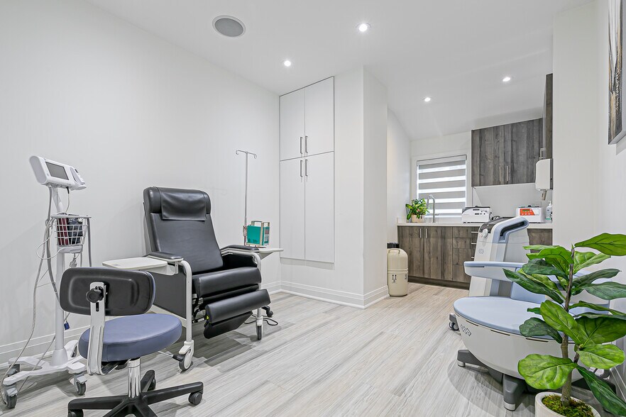 More Photos Of 72 Prospect St, Newmarket Office For Sale