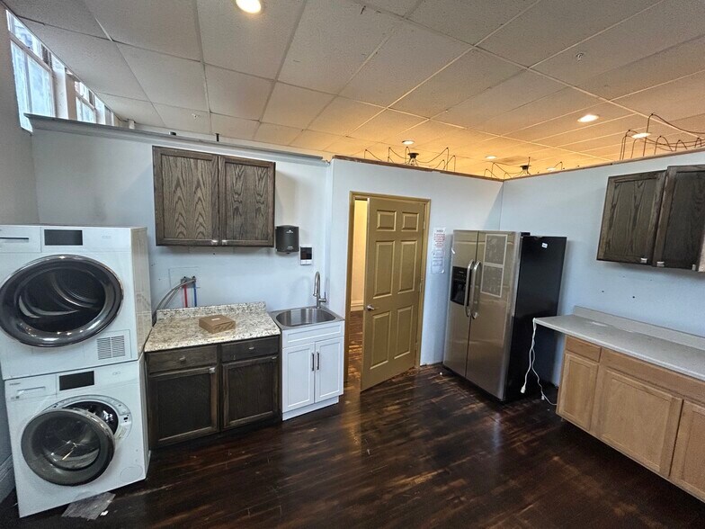 More Photos Of 785-795 Main St, Manchester Storefront Retail Residential For Lease