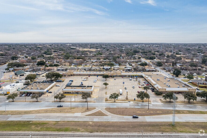 More Photos Of 6299 Granbury Rd, Fort Worth Unknown For Lease